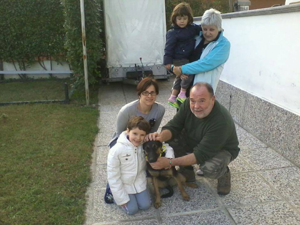 Lulù (ora Luna), dopo ore di volo e macchina e dopo 5 mesi di box, finalmente ha raggiunto la sua nuova famiglia